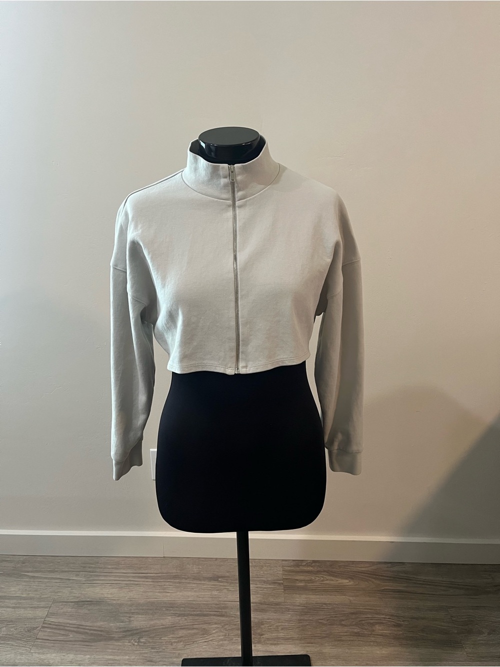 Cropped Zipper Mock Neck Sweatshirt - Light Gray